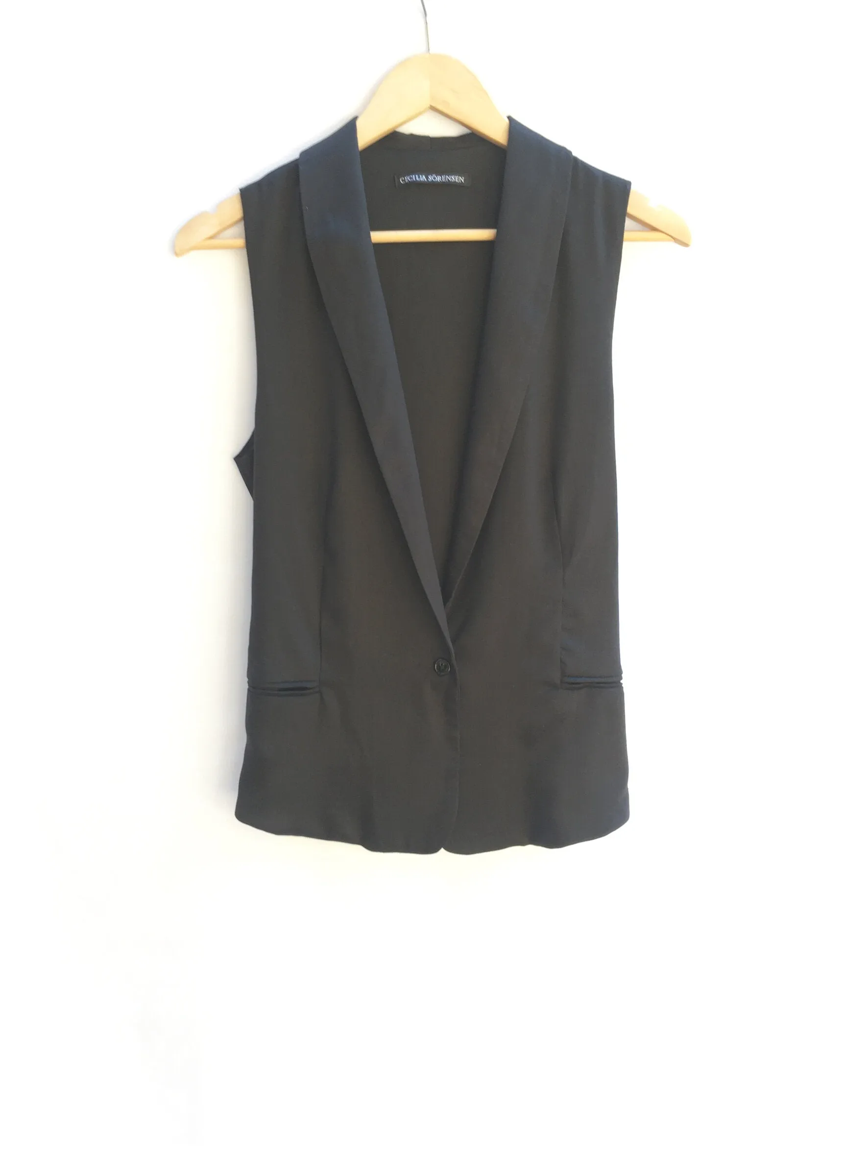 Acer Vest Black